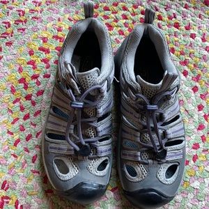 Keen tennis shoe, gray in color with lavender trim